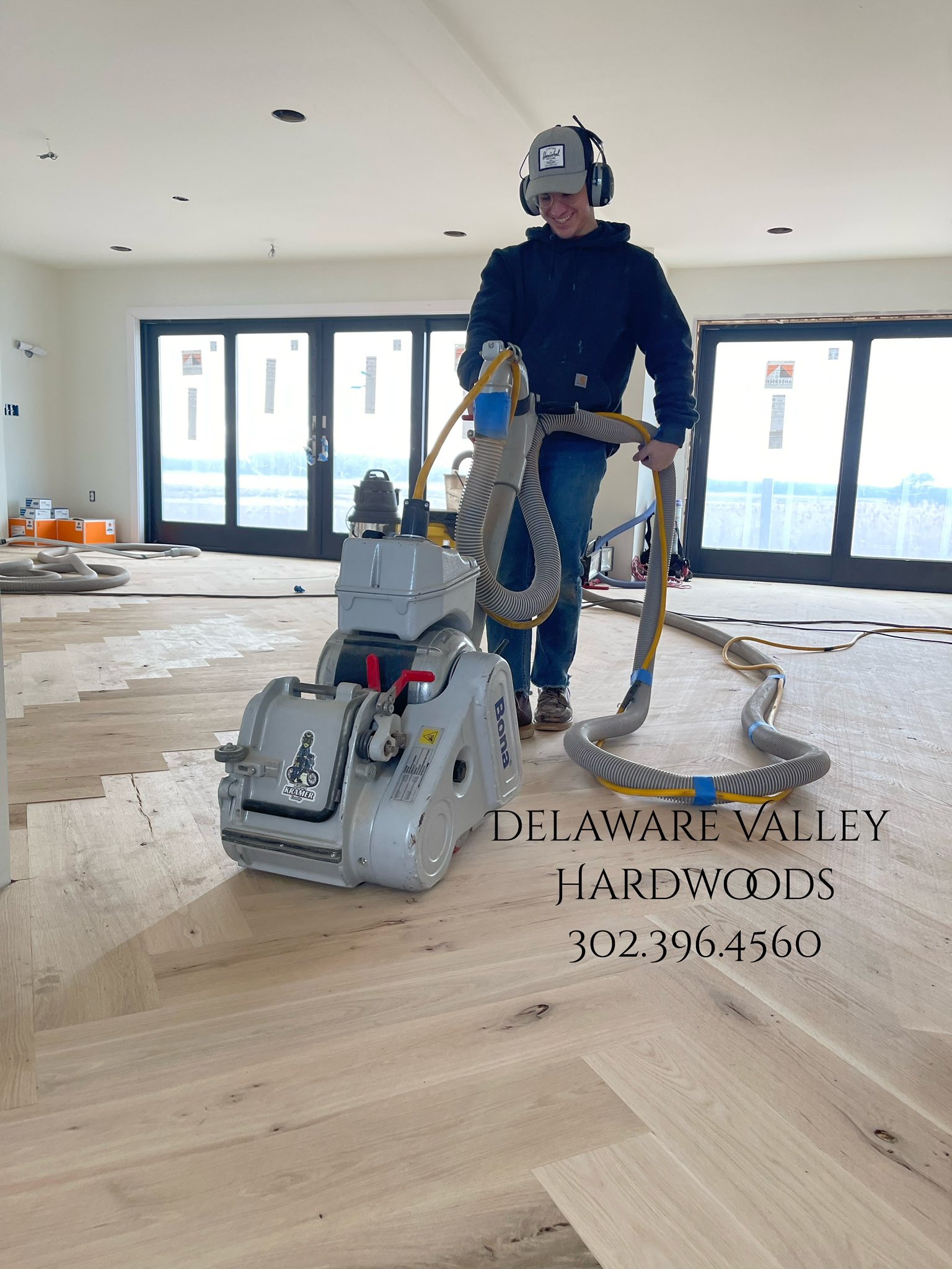 Dustless hardwood floor sanding equipment